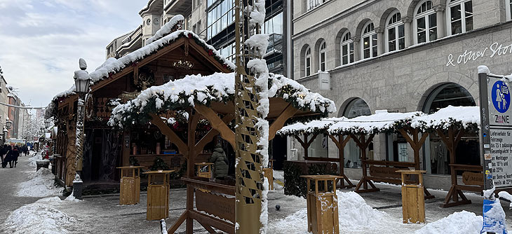 Christkindl Stüberl direkt vor dem Alten Hackerhaus in der Sendlingerstr beim Münchner Christkindlmarkt am Marienplatz (©Foto.Martin Schmitz)